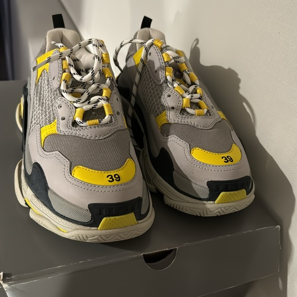 Balenciaga Sneakers - Picture 2 of 3
